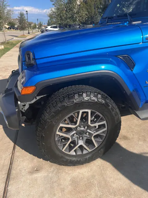 Clean blue Jeep wheel and front fender